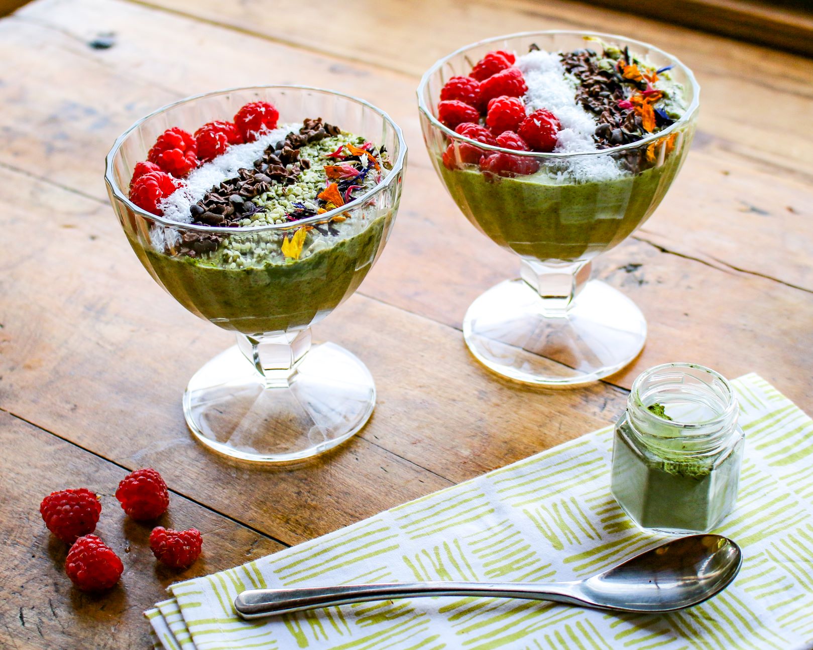 Matcha Smoothie Bowl - Quick & Healthy Breakfast