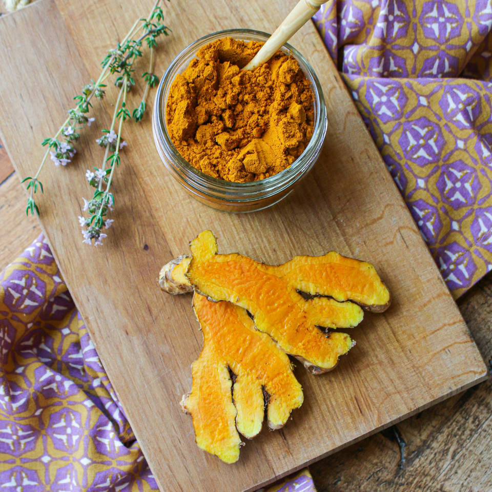 Easy methods to Use Recent Turmeric Root within the Kitchen