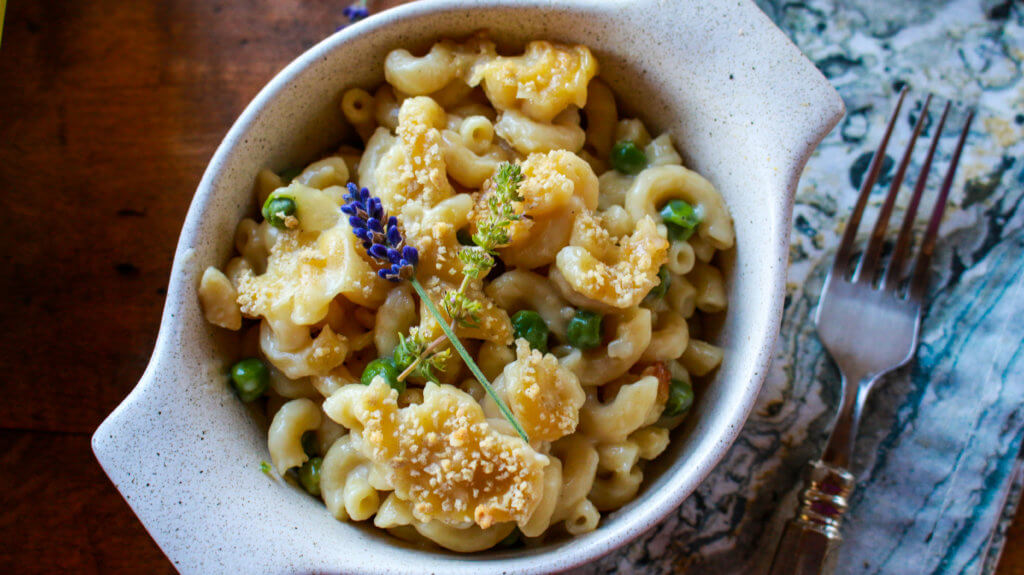 Vegan Mac and Cheese with Peas